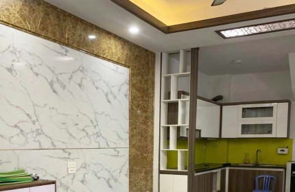 Cho thuê nhà ngõ Hòa Bình 7 MINH KHAI 35m2 x 5 Tầng 3 ngủ  x MT 4m x 13tr/tháng.